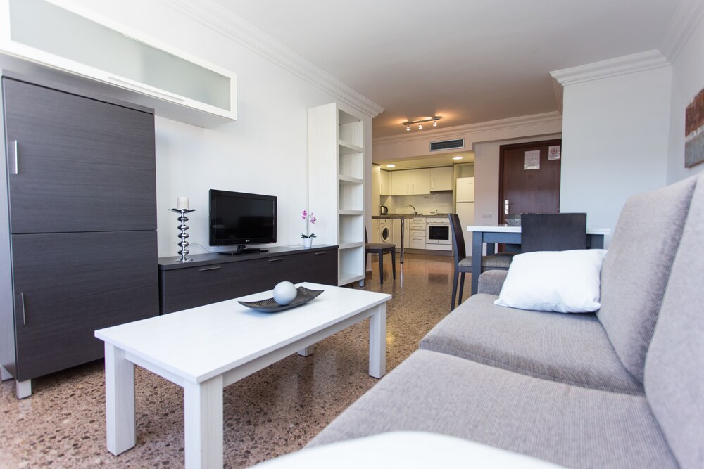 거실 (Two Bedroom Apartment for 5 Adults )