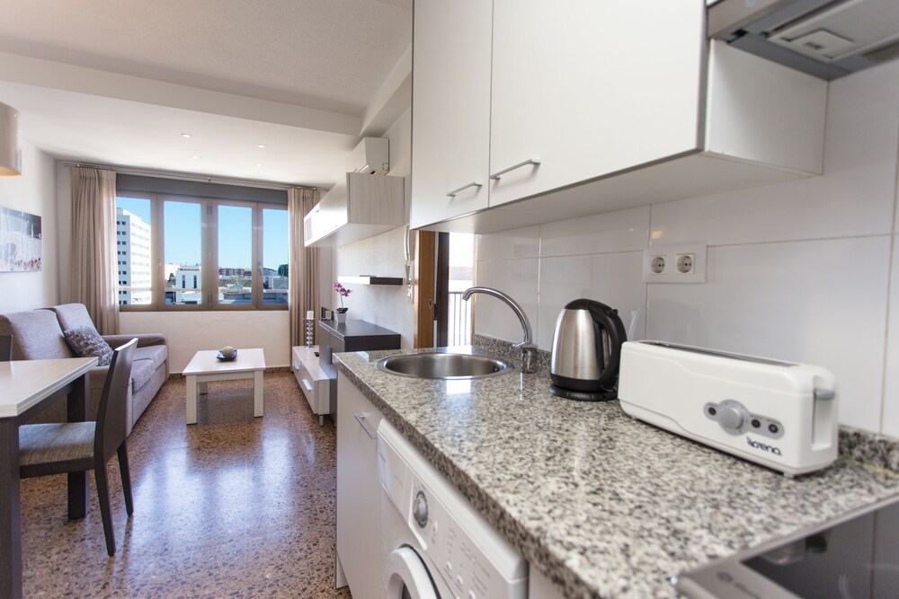 객실 내 주방 (One Bedroom Apartment for 2 people)