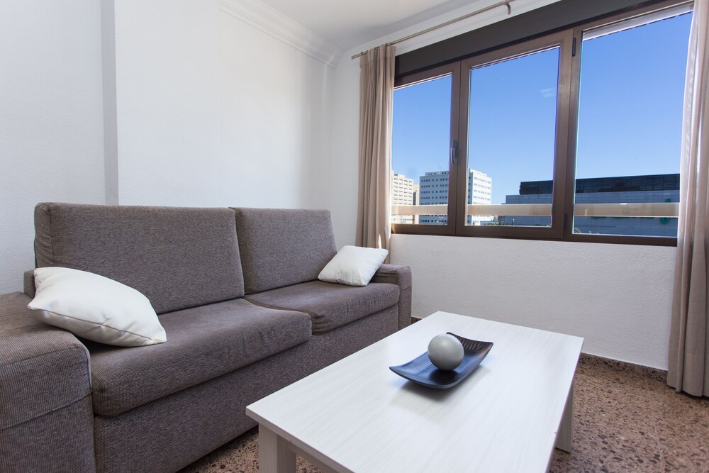 거실 (Two Bedroom Apartment for 5 Adults )