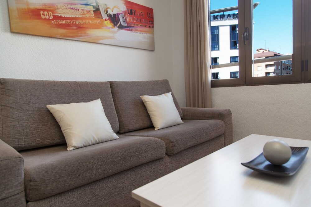 거실 (Two Bedroom Apartment for 4 adults and 1 child )