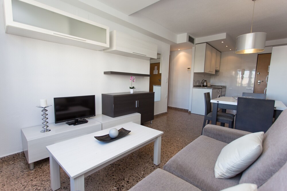 거실 (Two Bedroom Apartment for 4 adults and 1 child )