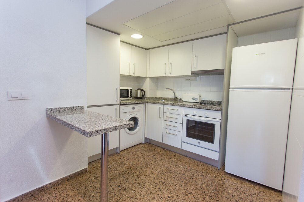 객실 내 주방 (Two Bedroom Apartment for 5 Adults )