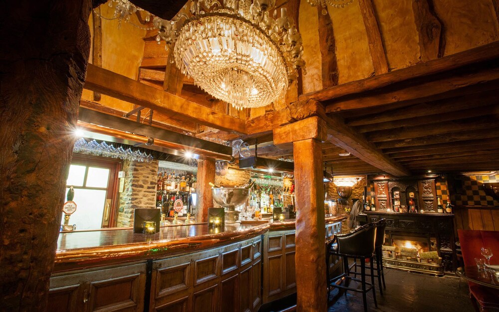 Hotel Bar
