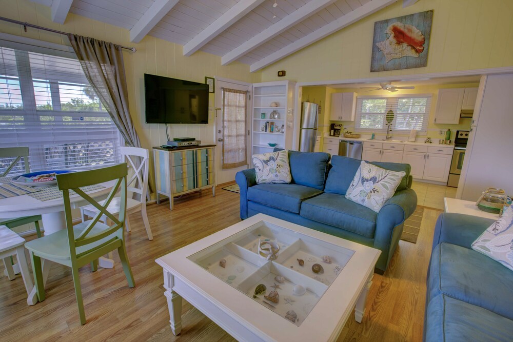 Premium One Bedroom, One King Bed - Guestroom