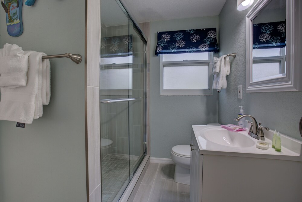 Premium Room, 2 Bedrooms (One Bathroom) - Bathroom