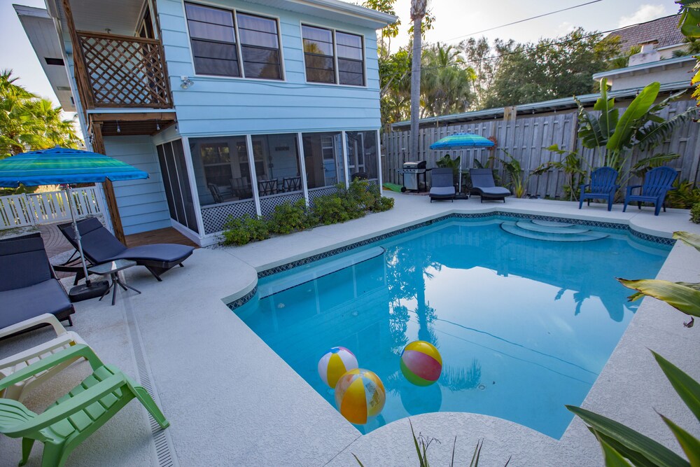 Premium One Bedroom, One King Bed - Guestroom