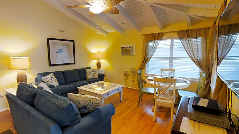 Premium One Bedroom, One King Bed - Guestroom