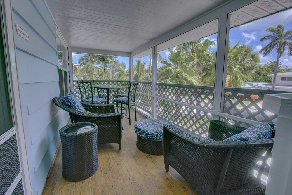 Premium One Bedroom, One King Bed - Guestroom