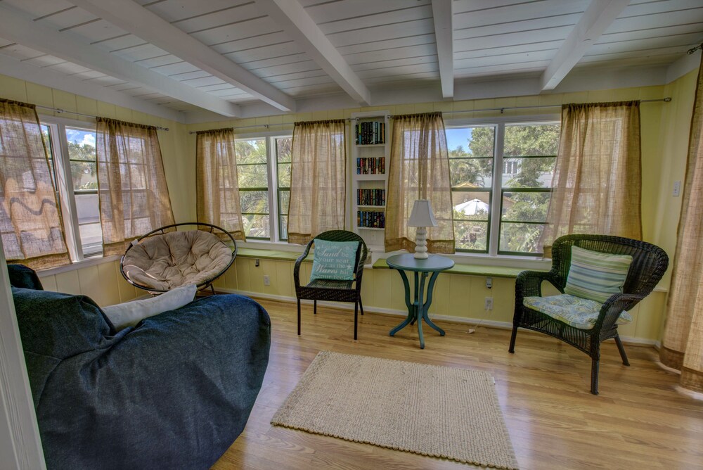 Premium One Bedroom, One King Bed - Guestroom