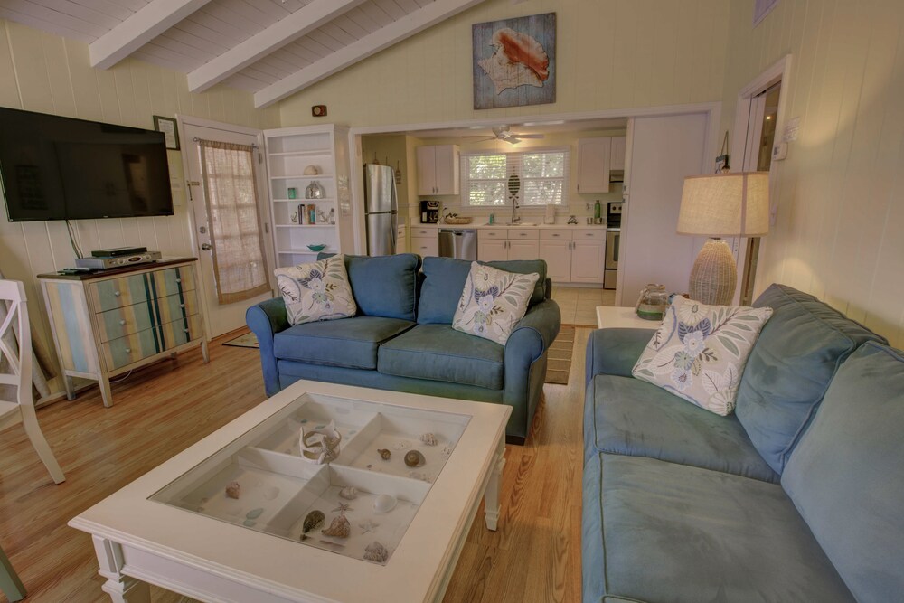 Premium One Bedroom, One King Bed - Guestroom