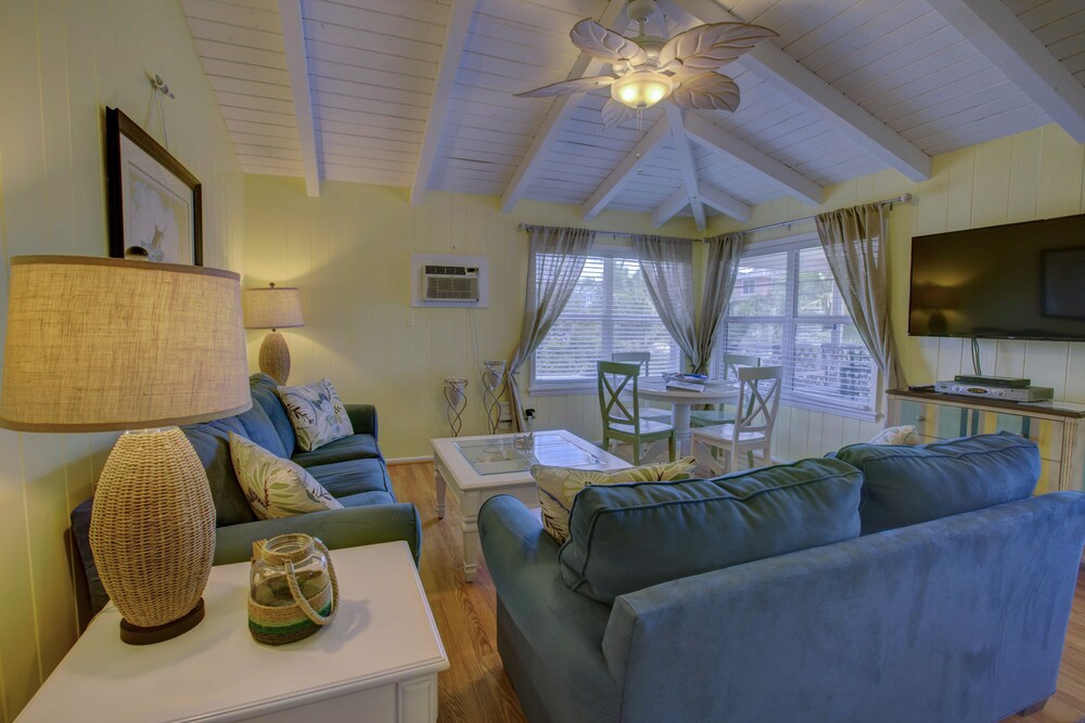 Premium One Bedroom, One King Bed - Guestroom