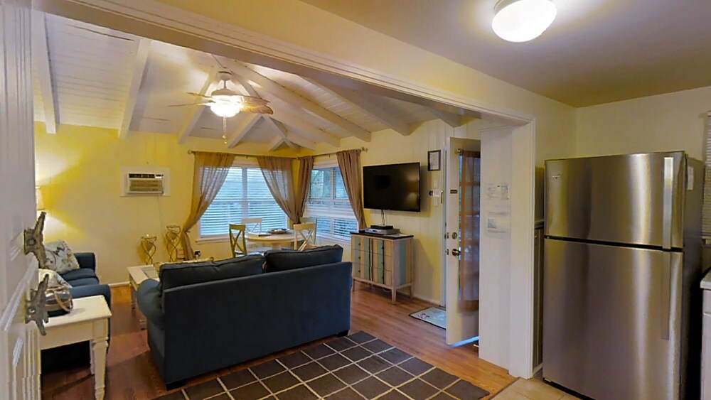 Premium One Bedroom, One King Bed - Guestroom