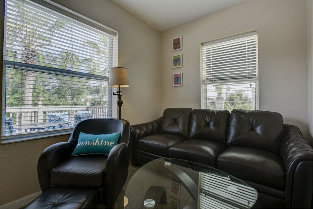 Standard Room, 2 Bedrooms (One Bathroom) - Living Room