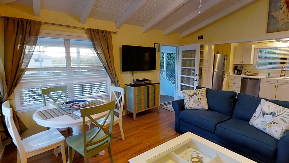 Premium One Bedroom, One King Bed - Guestroom