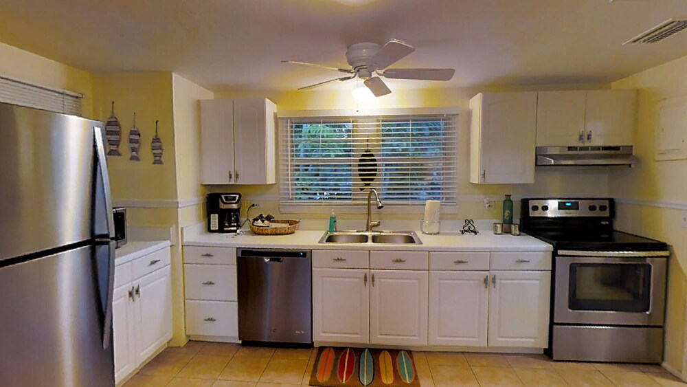 Premium One Bedroom, One King Bed - Guestroom