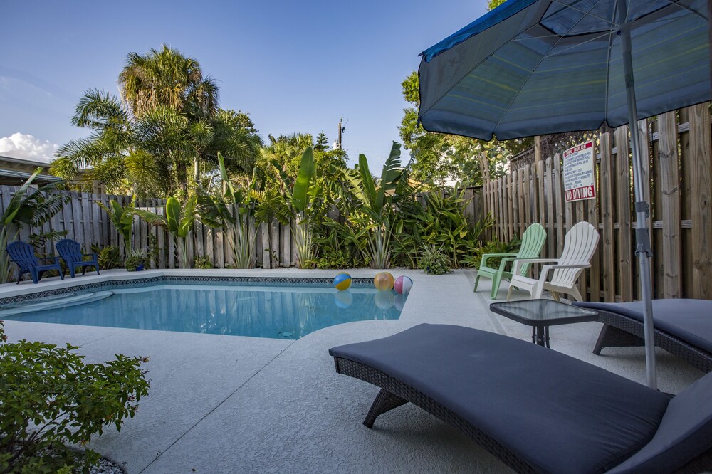 Premium One Bedroom, One King Bed - Guestroom