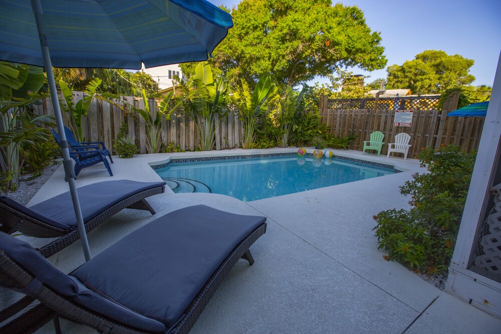 Premium One Bedroom, One King Bed - Guestroom