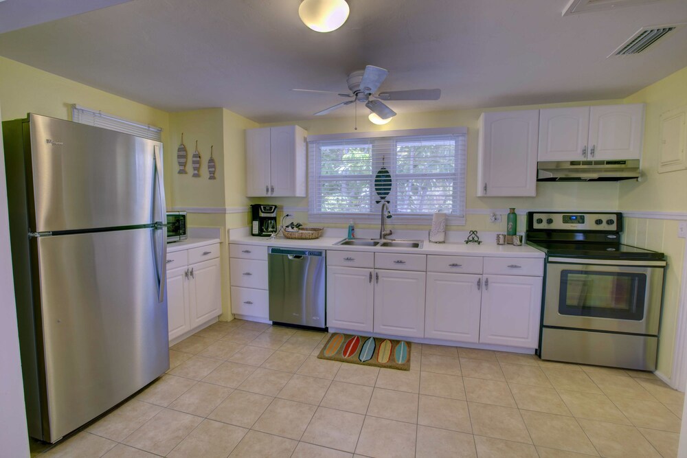 Premium One Bedroom, One King Bed - Guestroom