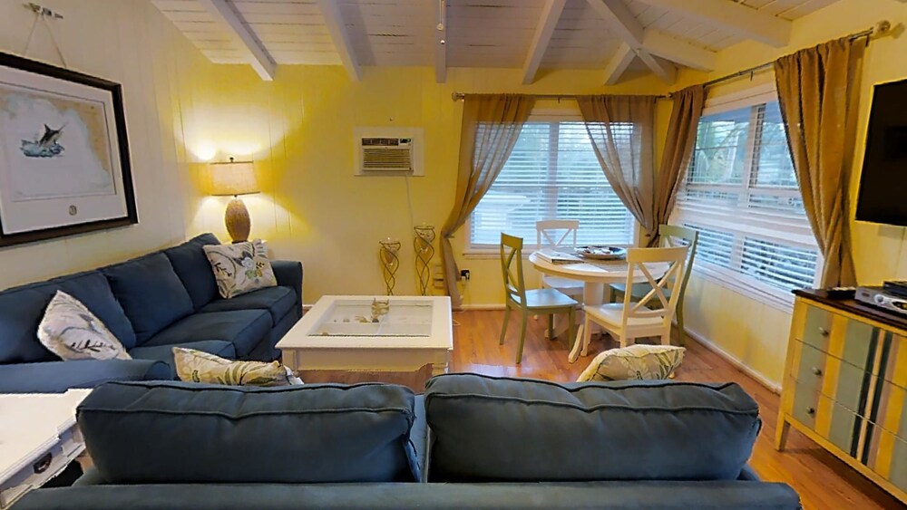 Premium One Bedroom, One King Bed - Guestroom