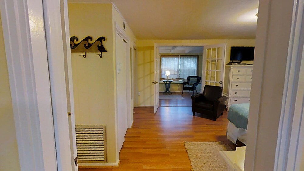 Premium One Bedroom, One King Bed - Guestroom