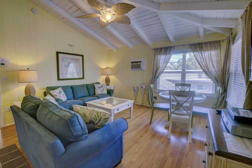 Premium One Bedroom, One King Bed - Guestroom