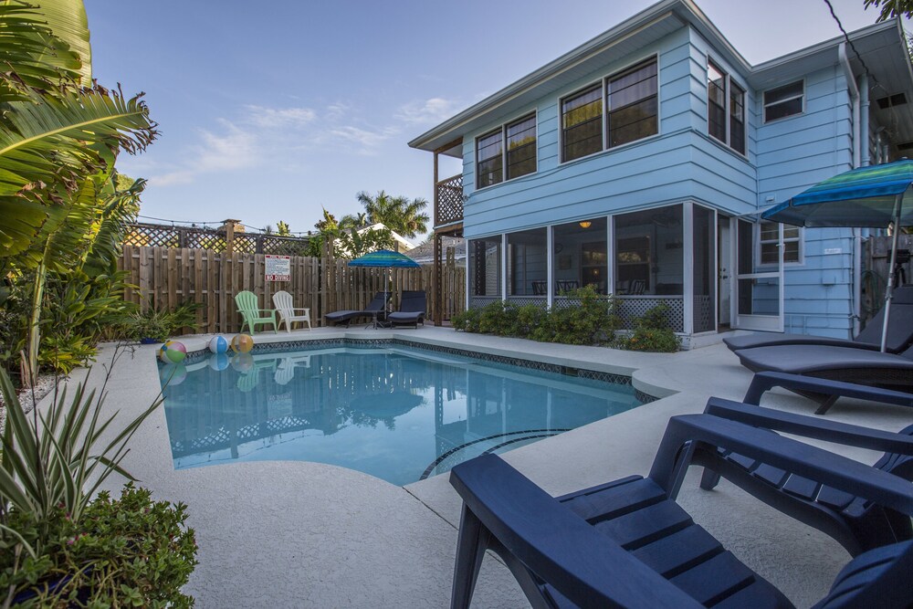 Premium One Bedroom, One King Bed - Guestroom