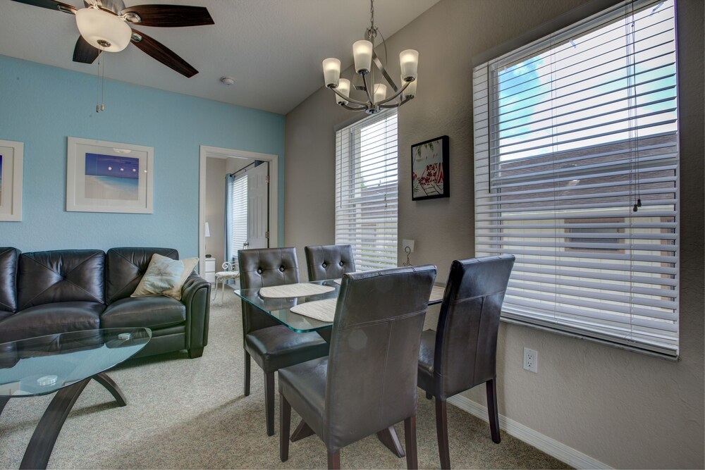 Standard Room, 2 Bedrooms (One Bathroom) - In-Room Dining