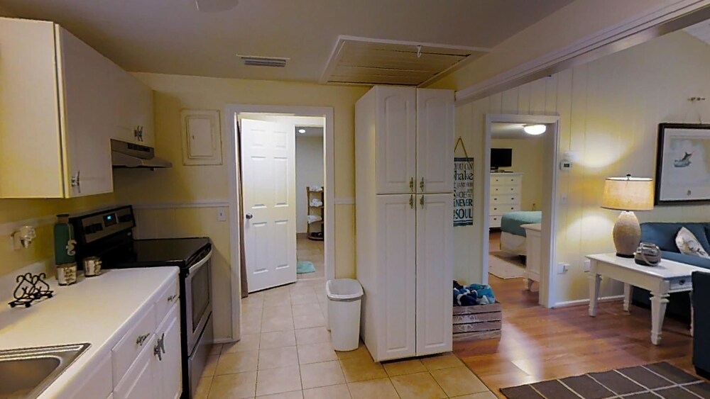 Premium One Bedroom, One King Bed - Guestroom