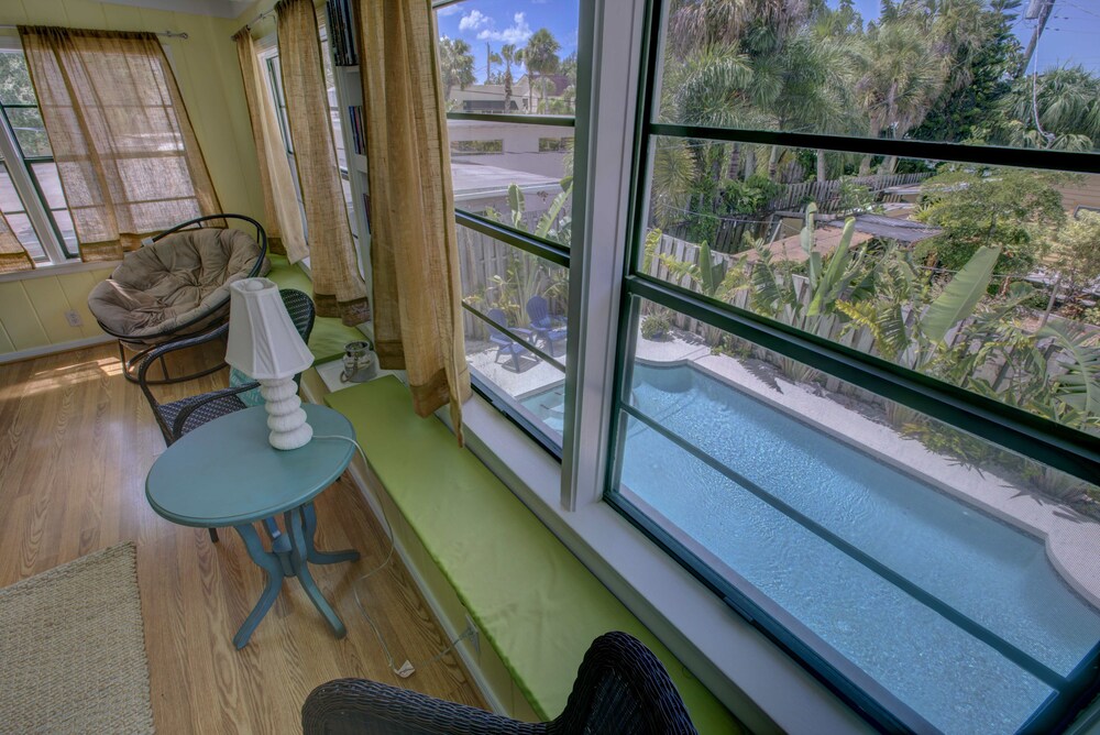 Premium One Bedroom, One King Bed - Guestroom