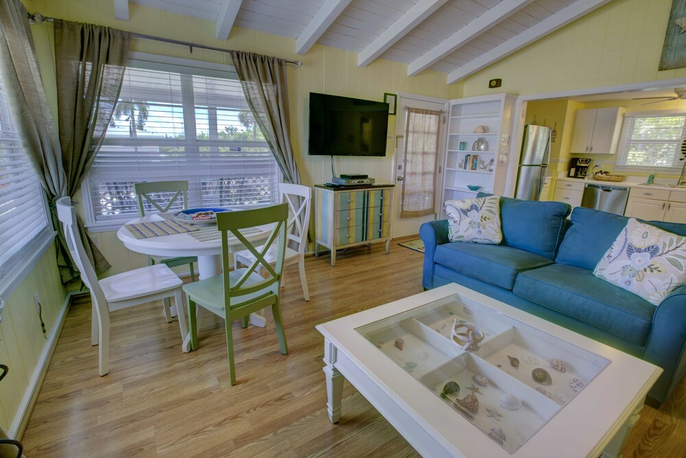 Premium One Bedroom, One King Bed - Guestroom