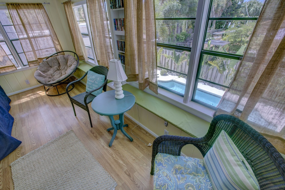 Premium One Bedroom, One King Bed - Guestroom