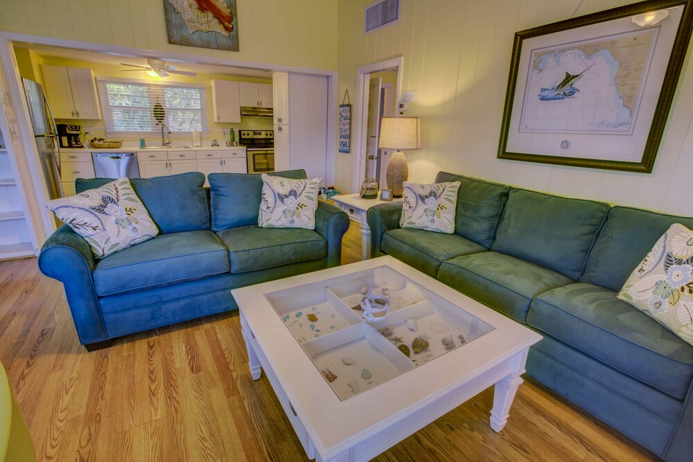 Premium One Bedroom, One King Bed - Guestroom