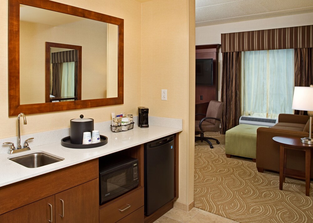 Minibar, Hampton Inn & Suites Pittsburgh/Waterfront-West Homestead