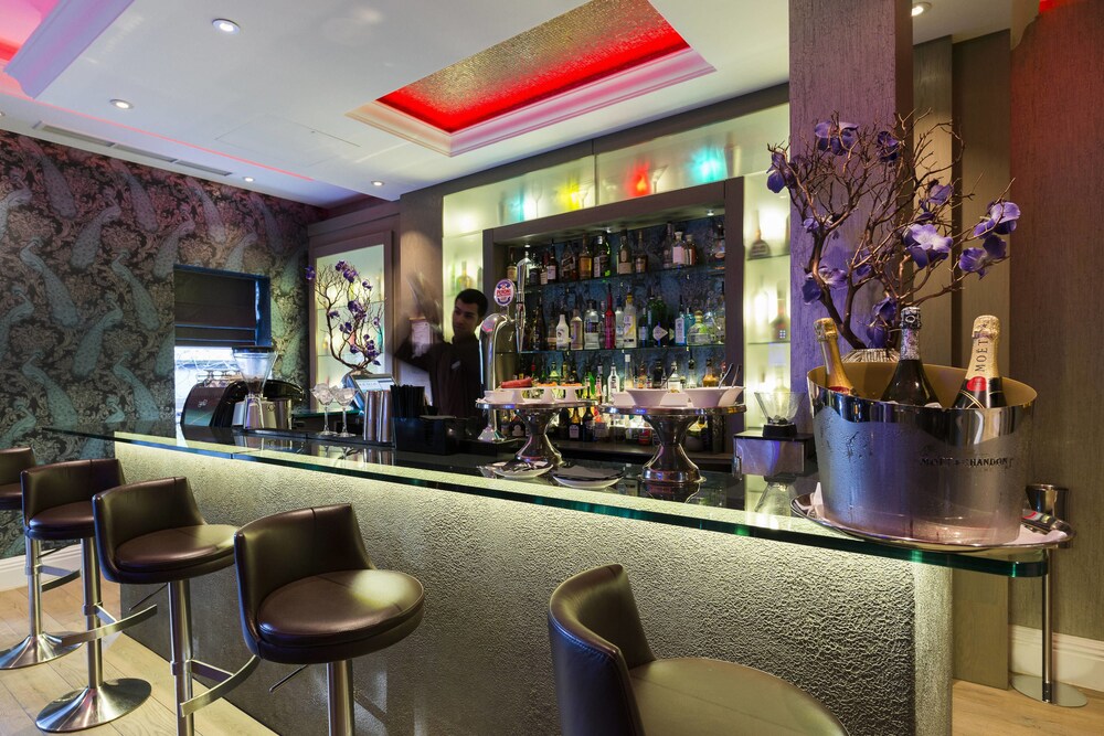 Hotel Bar