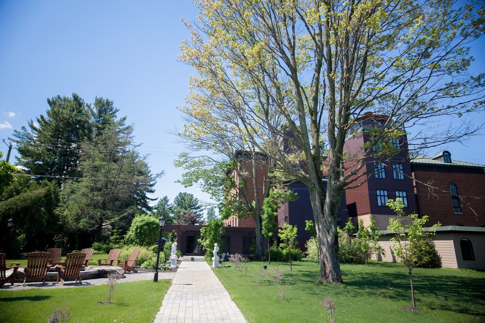 Courtyard View