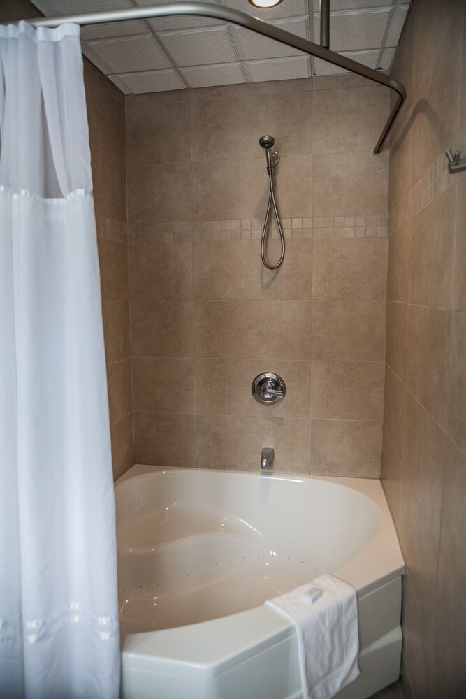 Deep Soaking Bathtub