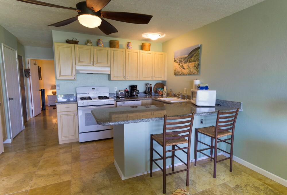 Condo, 1 Bedroom, Oceanfront - In-Room Dining