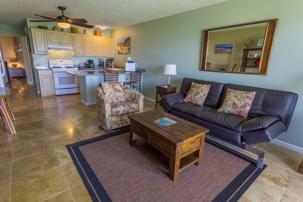 Condo, 1 Bedroom, Oceanfront - Living Area