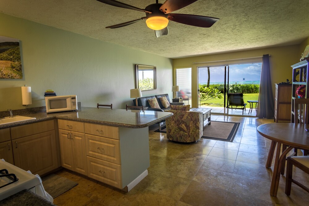 Condo, 1 Bedroom, Oceanfront - Living Area