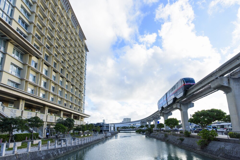 ホテルの外観 (正面)