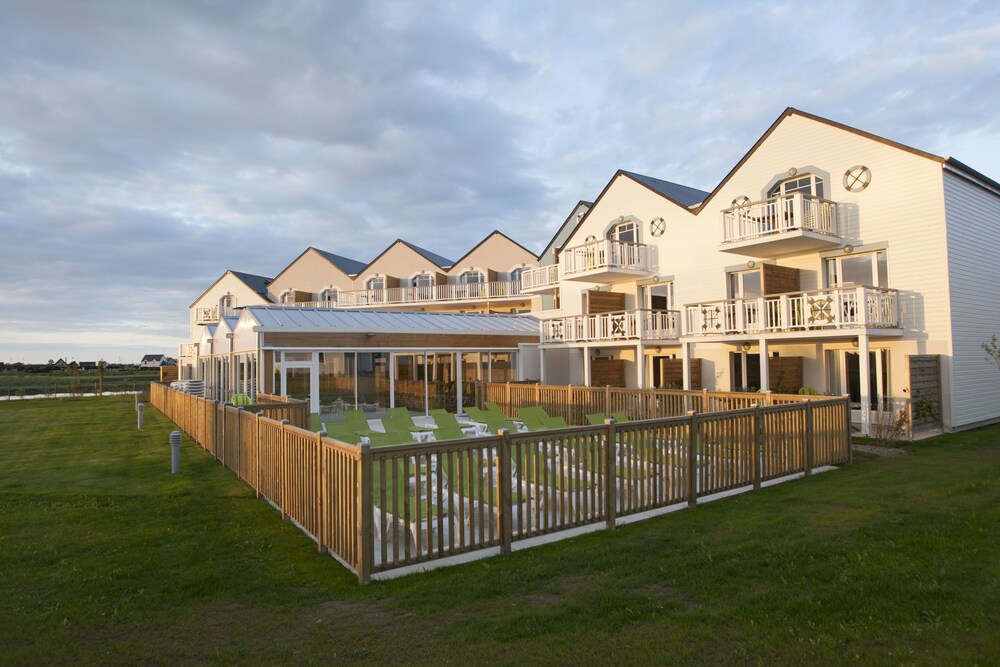 Sundeck