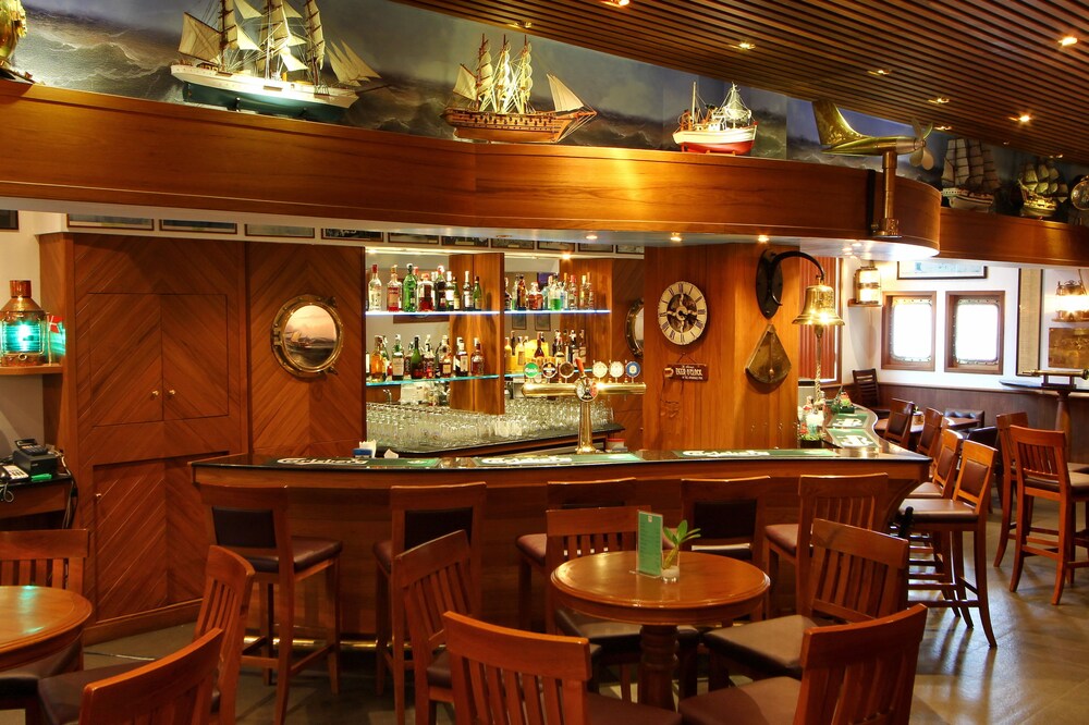 Hotel Bar