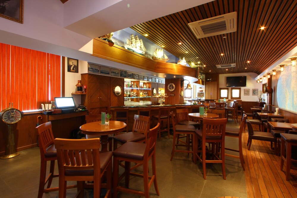Hotel Bar