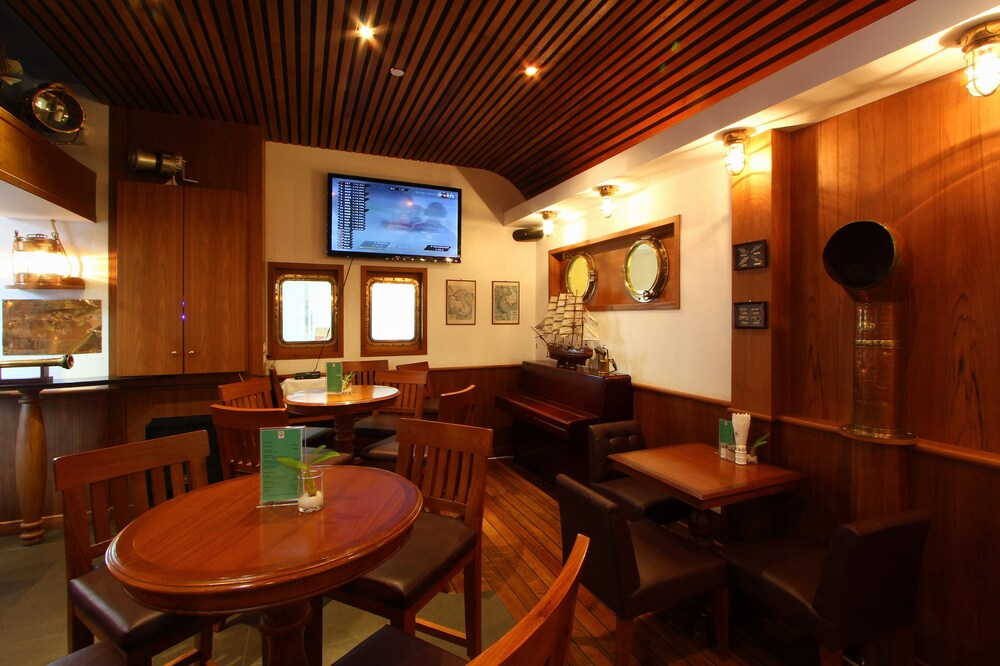 Hotel Bar