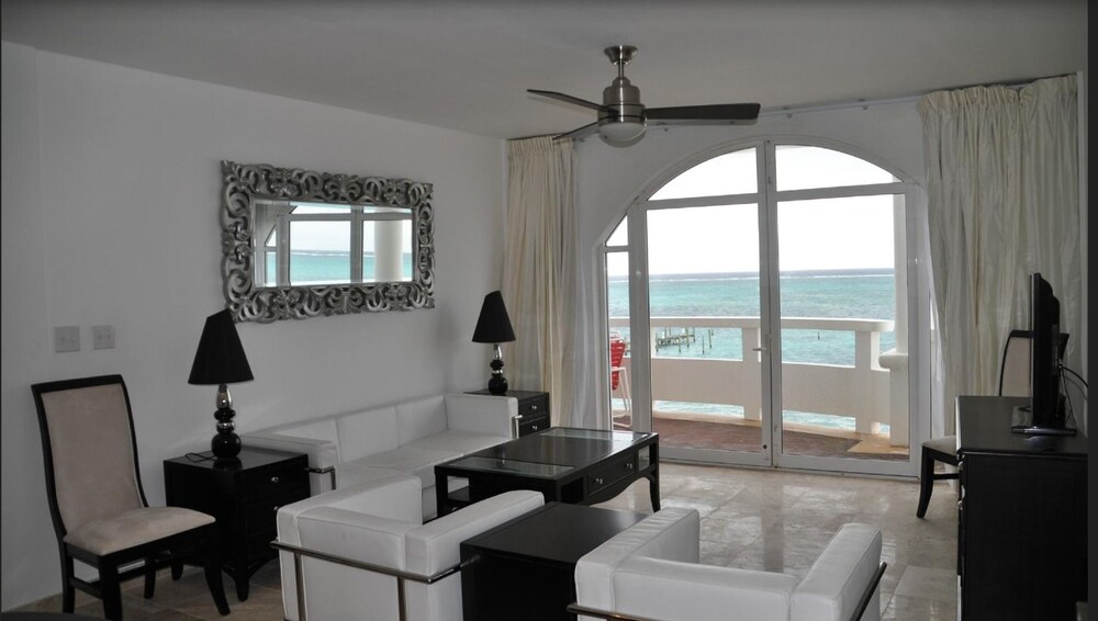 Luxury Penthouse, 2 Bedrooms - Guestroom