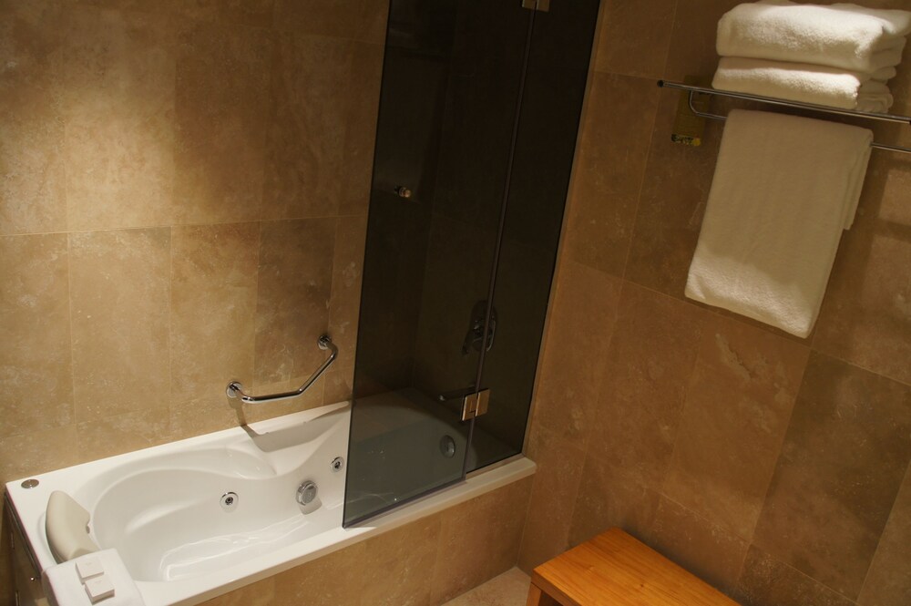 Jetted Tub