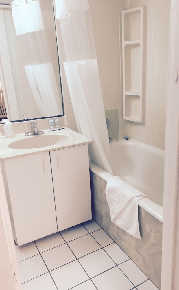 Run of the House - Bathroom