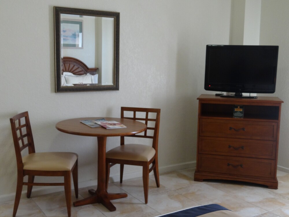 XXX Premium Studio, 2 Double Beds, City View - In-Room Dining