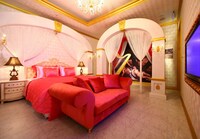 Queen Room - Must check in after 20:00 hrs