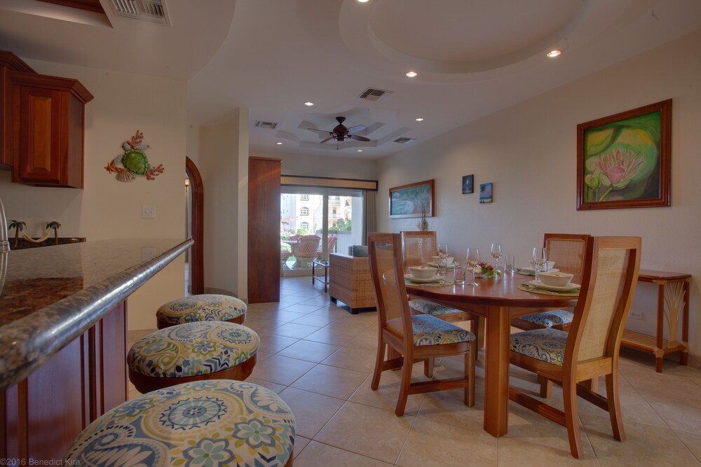 Superior Condo, 1 Bedroom - Living Room